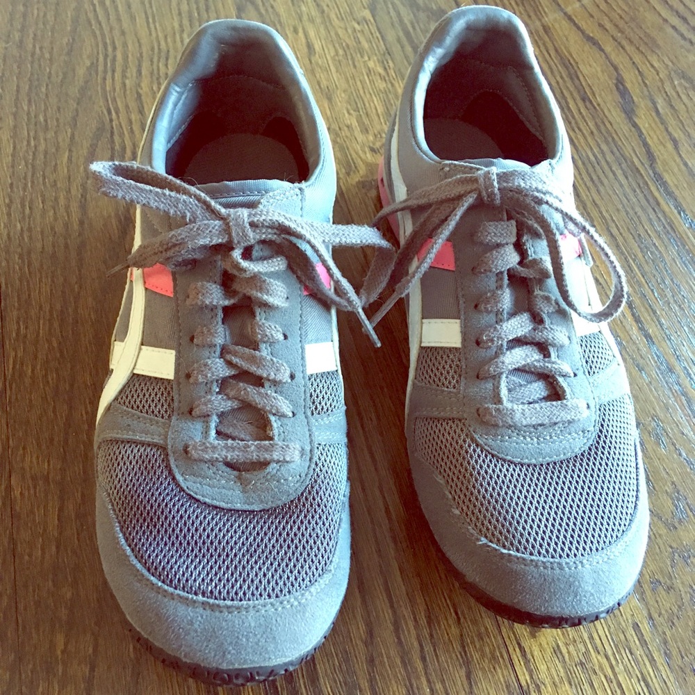 ASICS Onitsuka Tiger Grey shoes. Size women’s 8.